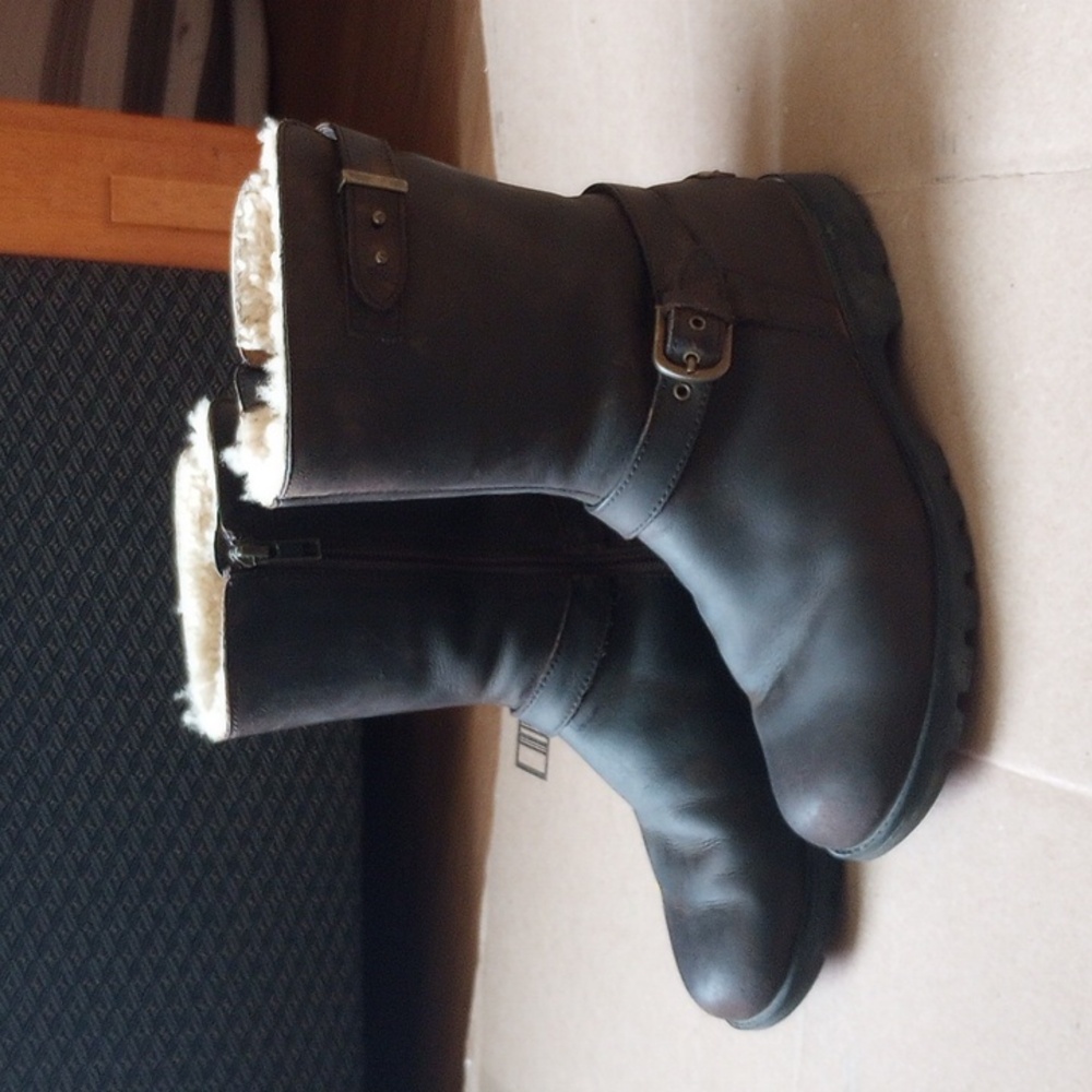 Leather Wool UGG Boots size 7 brown